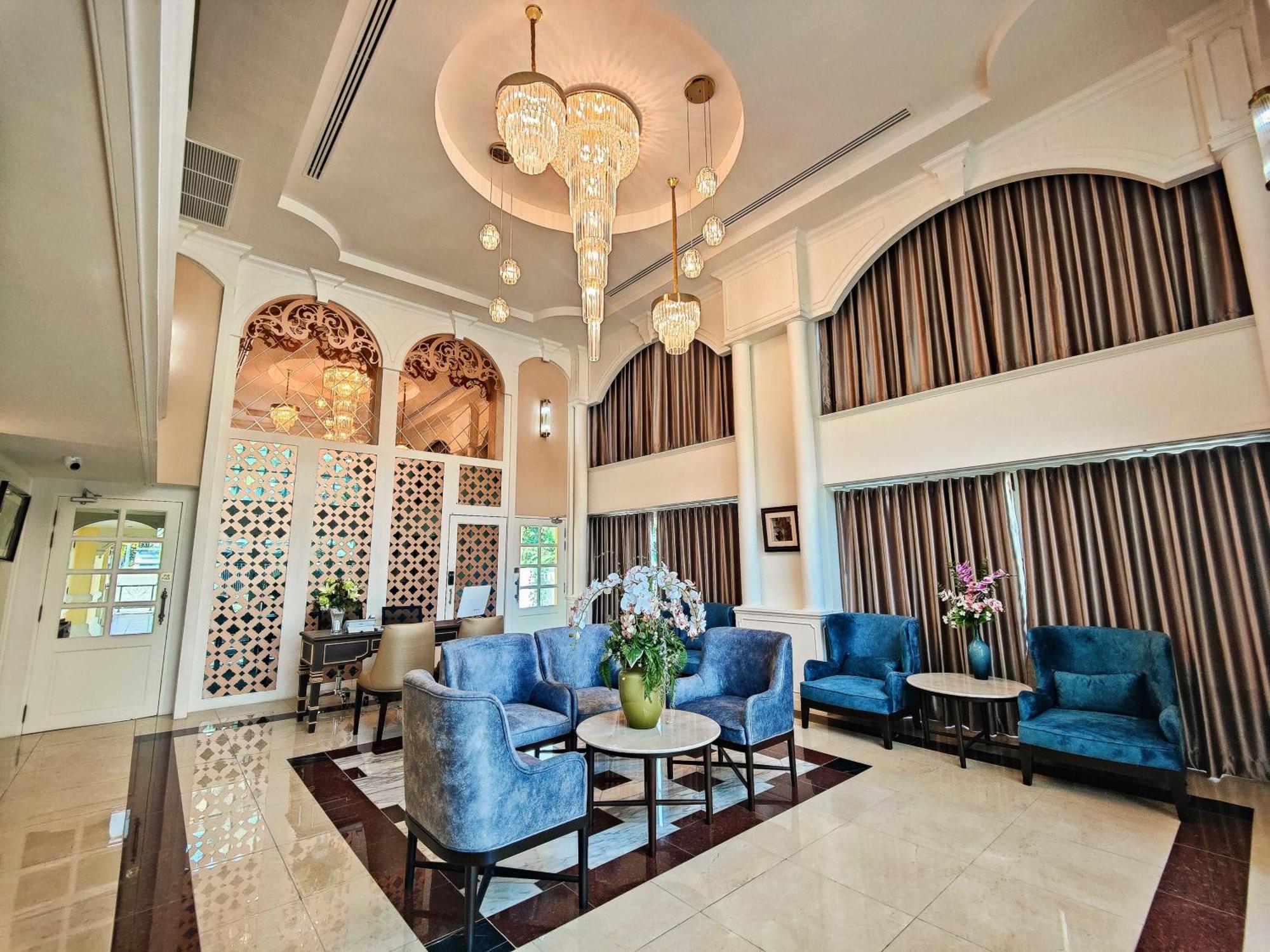 Siri Grand Bangkok Hotel Exteriör bild