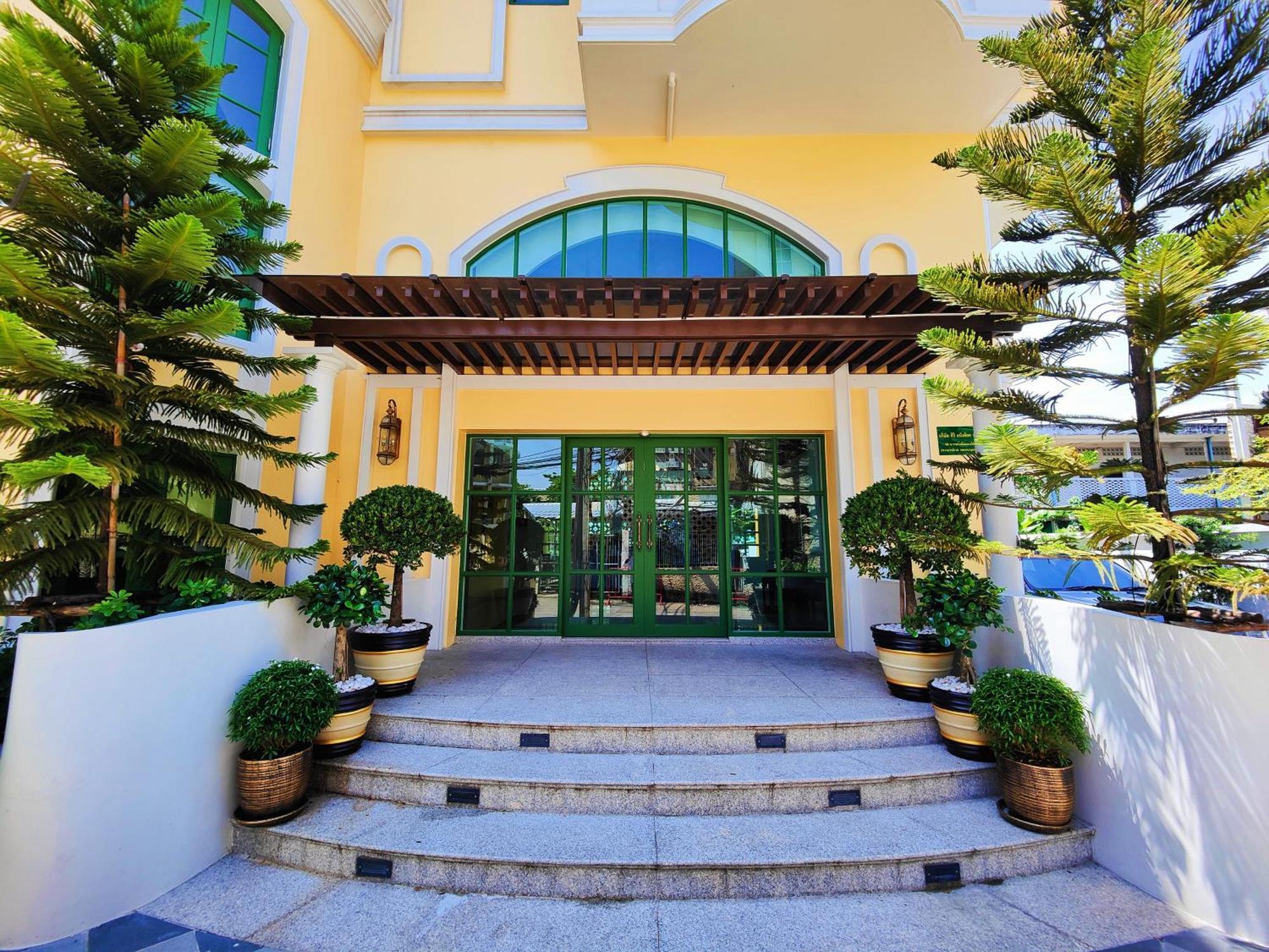 Siri Grand Bangkok Hotel Exteriör bild