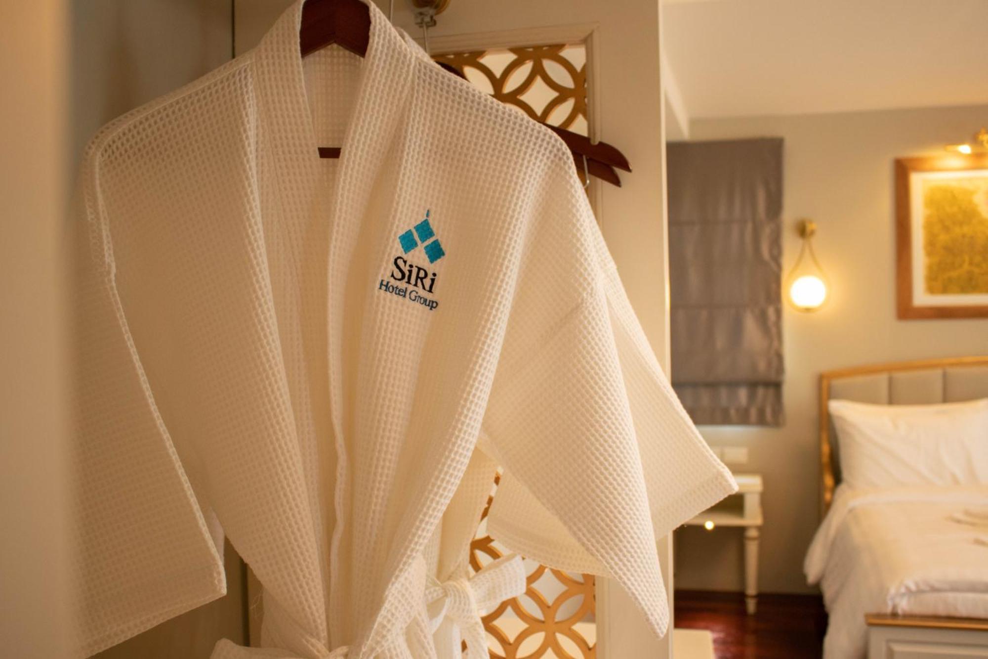 Siri Grand Bangkok Hotel Exteriör bild